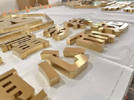 金沙拉丝不锈钢字的特点。